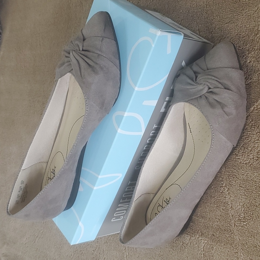 Life Stride Quaid Flats - gray micro suede, US size 9